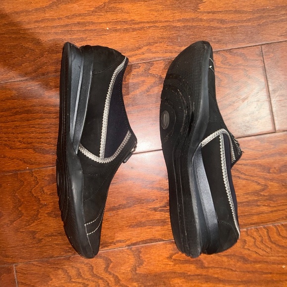 Privo by Clarks women’s slip on Shoes black comfortable sneakers flats zipper - Picture 8 of 12